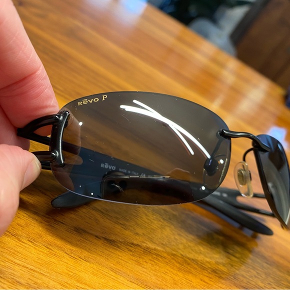 Revo polarized sunglasses with case - Picture 4 of 14